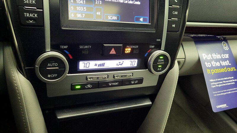 2014 Toyota Camry XLE 15