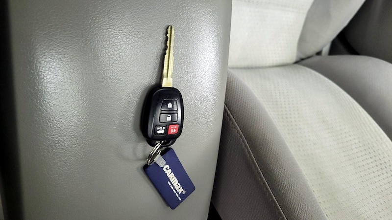 2014 Toyota Camry XLE 22