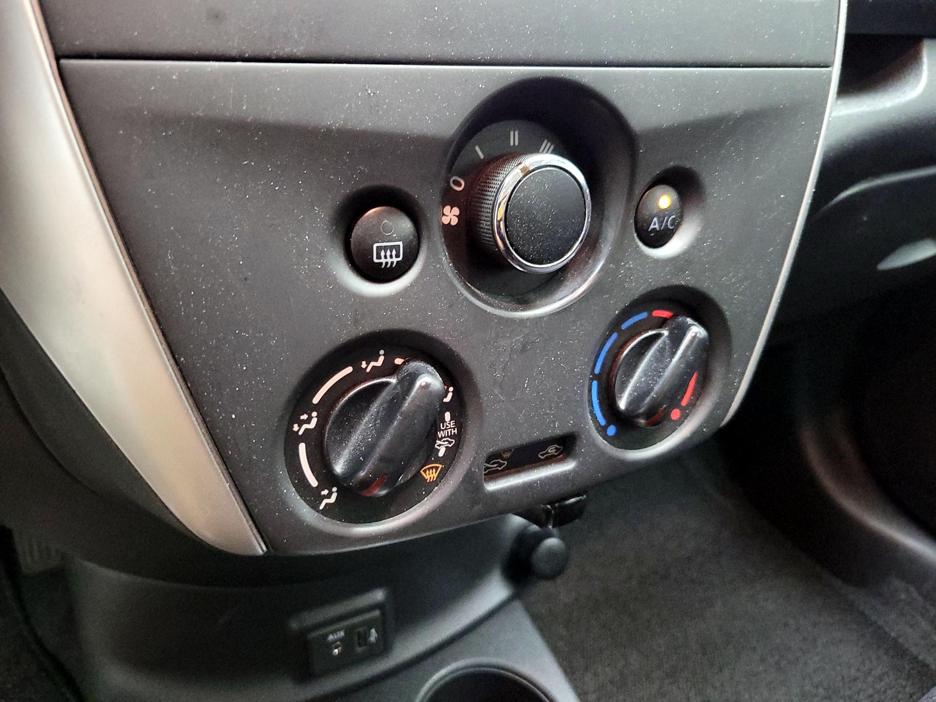 Thumbnail: 2019 Nissan Versa Note - 16