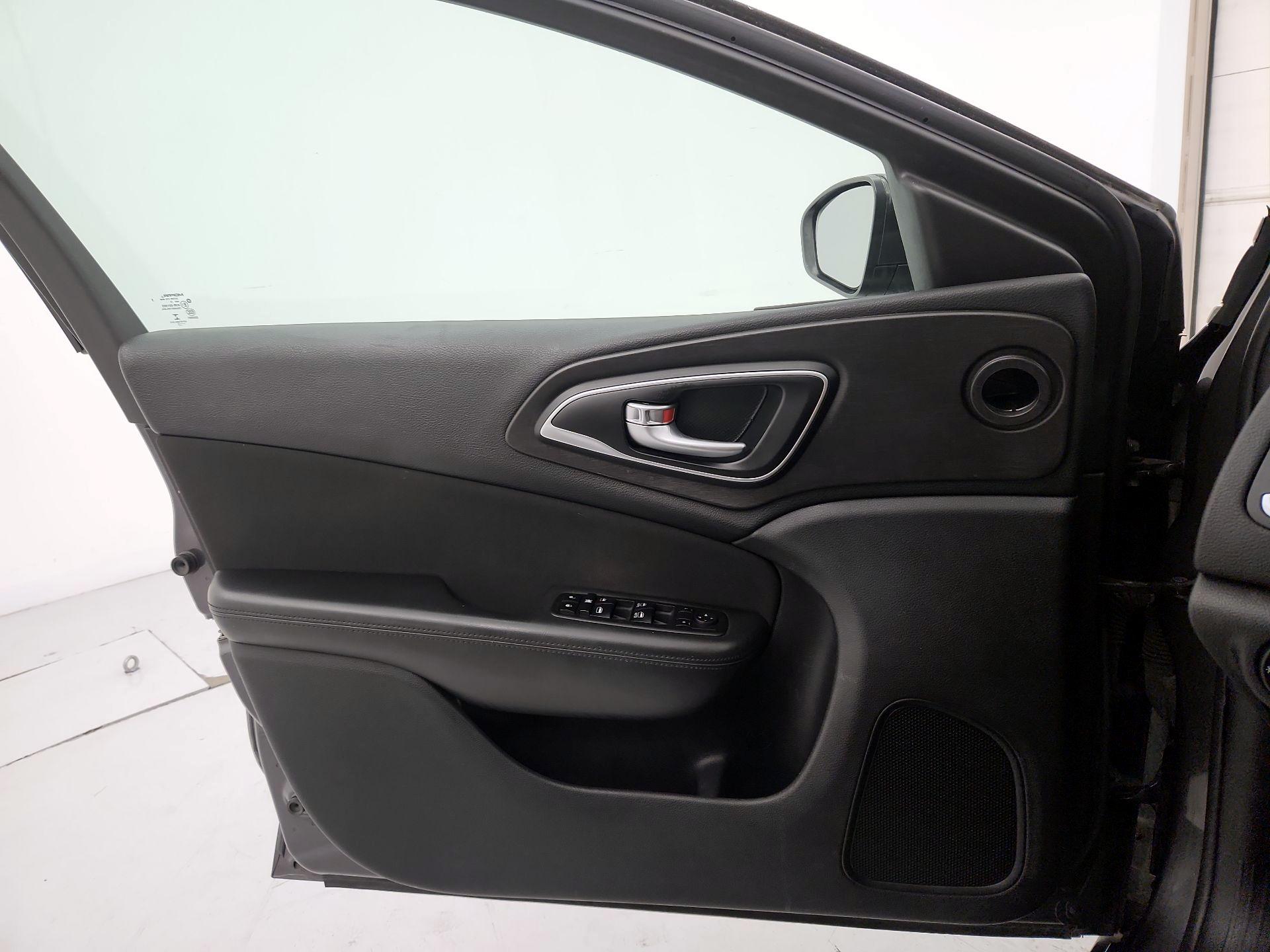Thumbnail: 2015 Chrysler 200 - 12