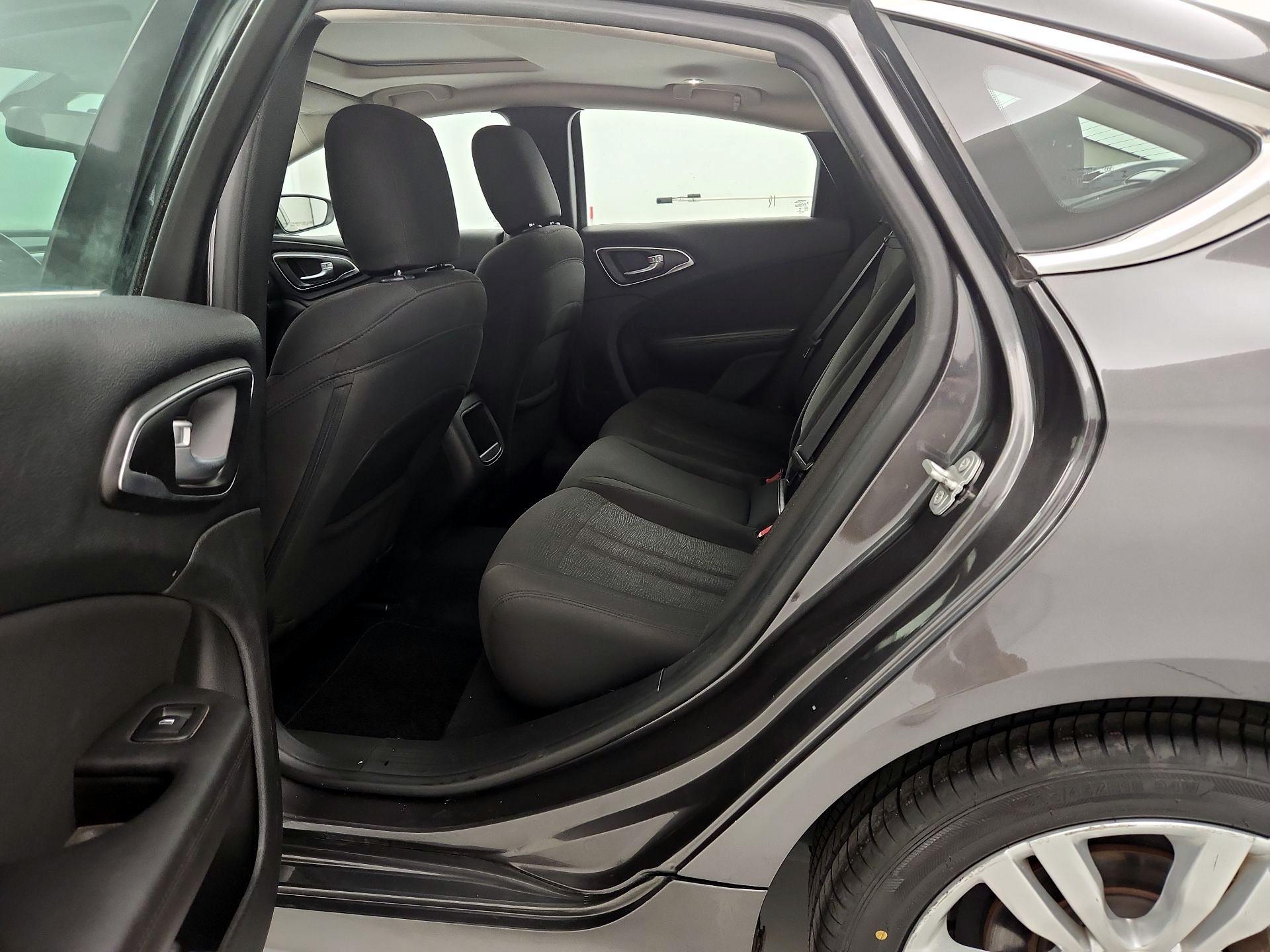 Thumbnail: 2015 Chrysler 200 - 20