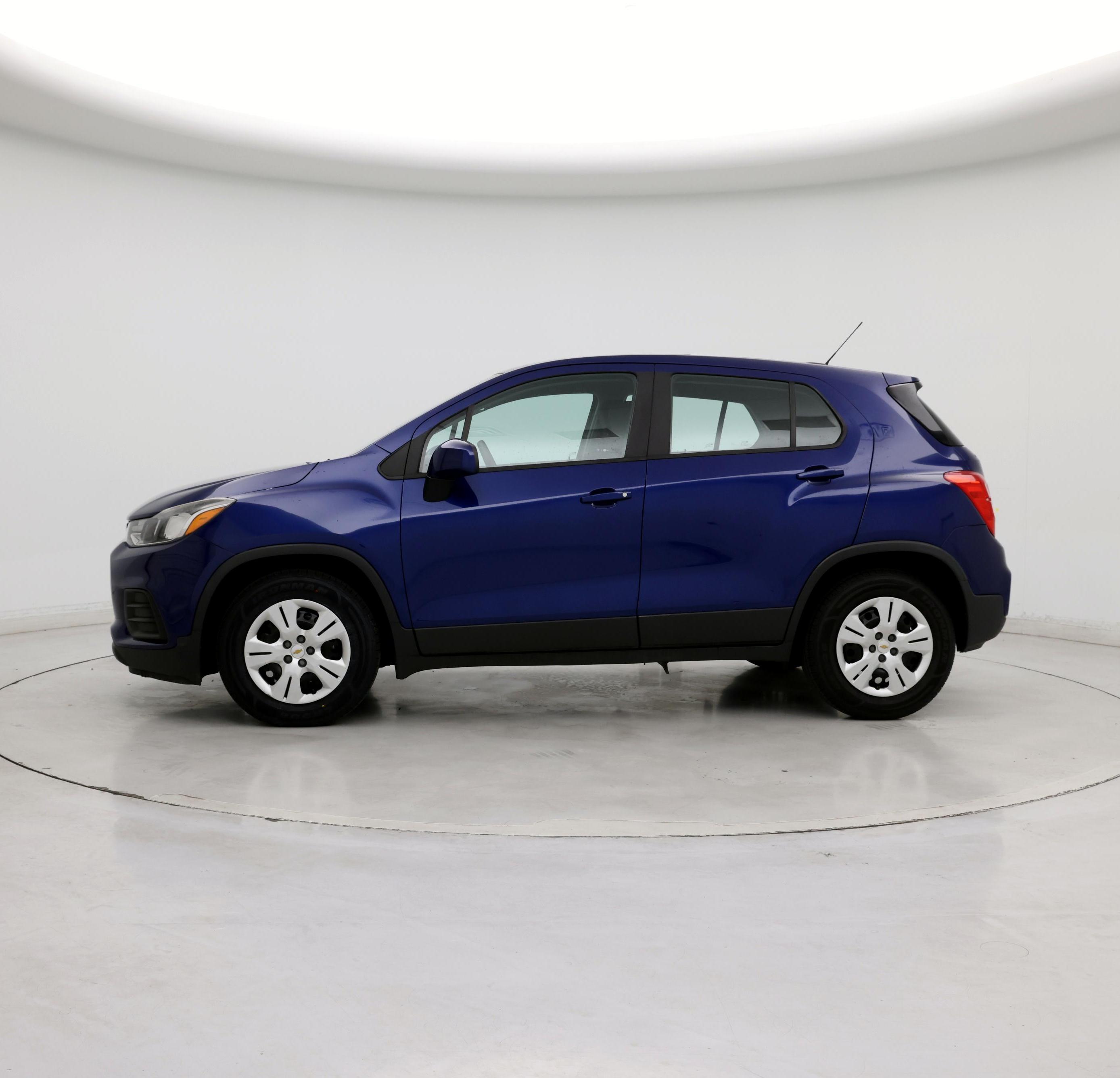 Thumbnail: 2017 Chevrolet Trax - 3