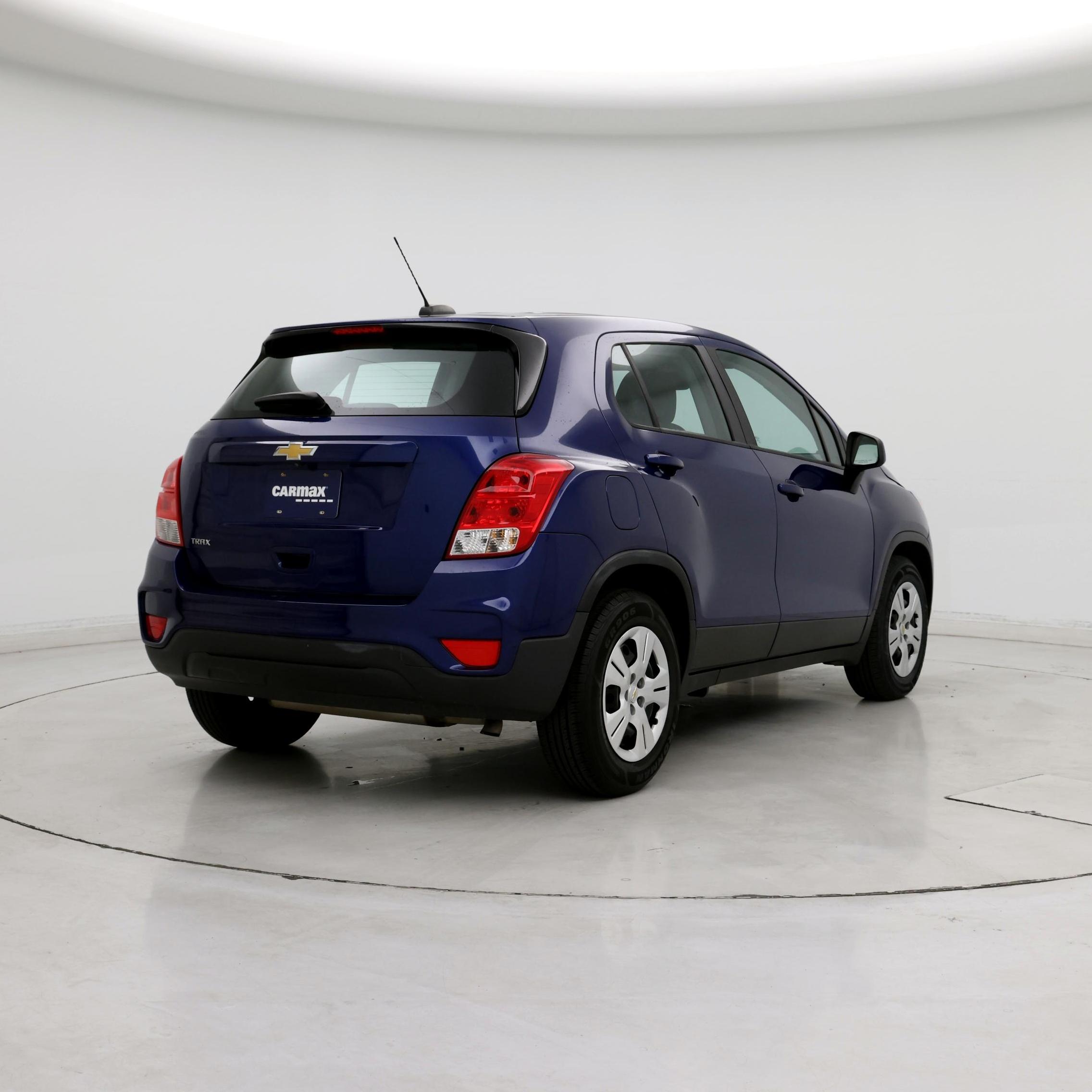 Thumbnail: 2017 Chevrolet Trax - 8