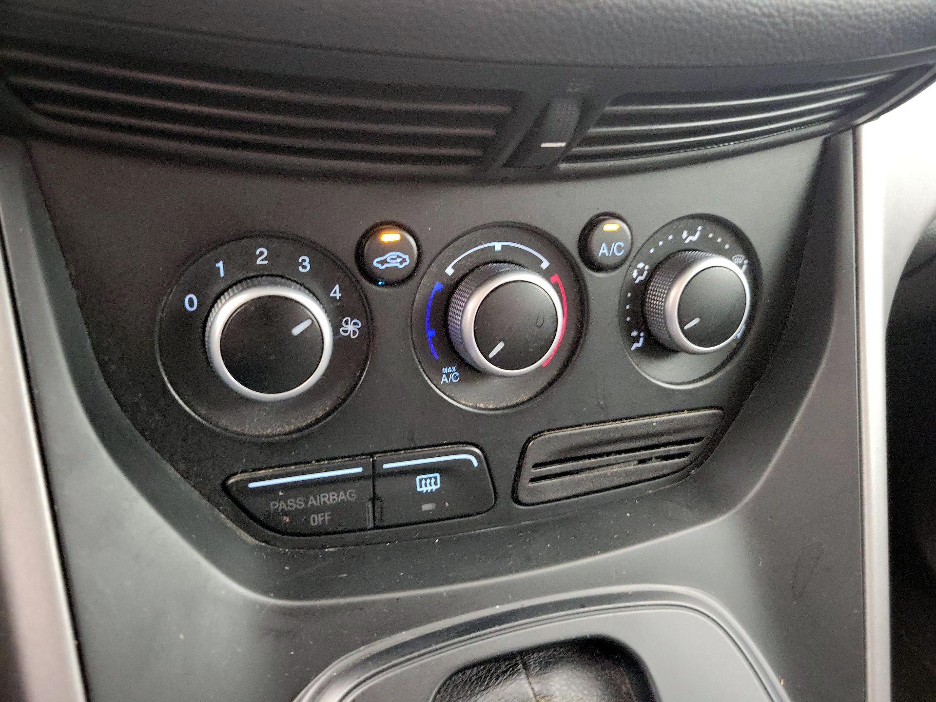 Thumbnail: 2014 Ford Escape - 16