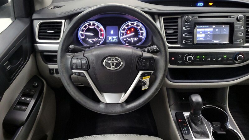 2016 Toyota Highlander LE 10