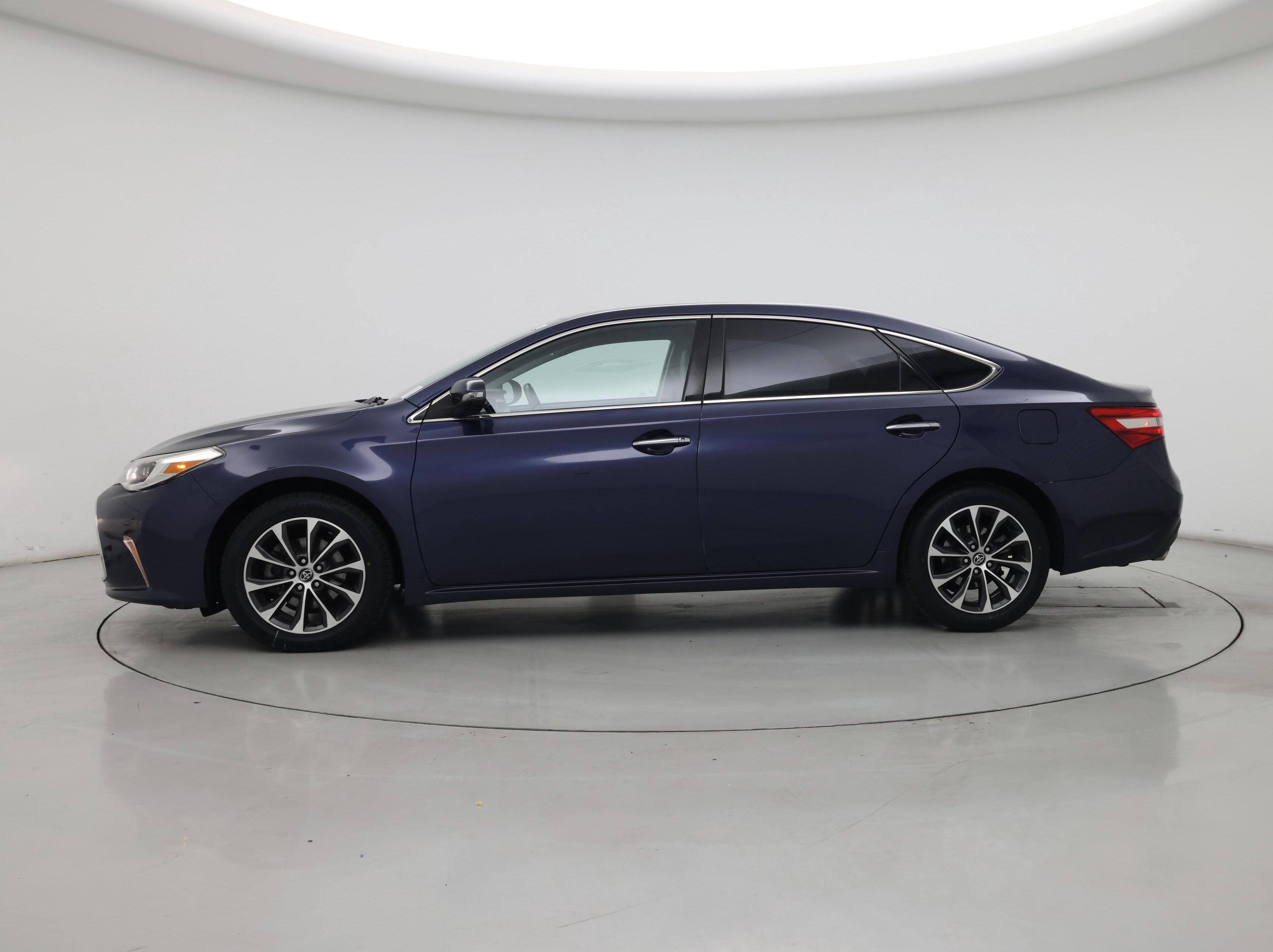 Thumbnail: 2018 Toyota Avalon - 3
