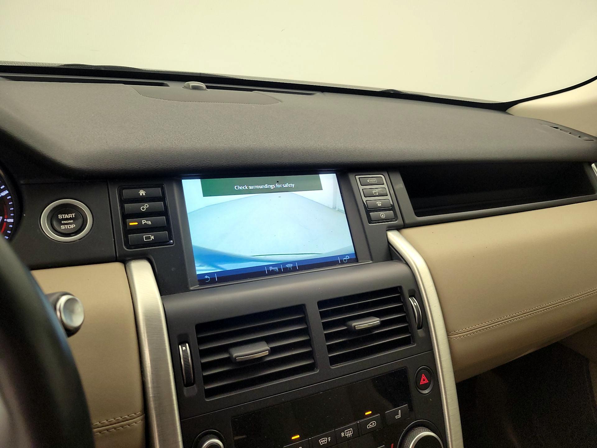 Thumbnail: 2016 Land Rover Discovery Sport - 14