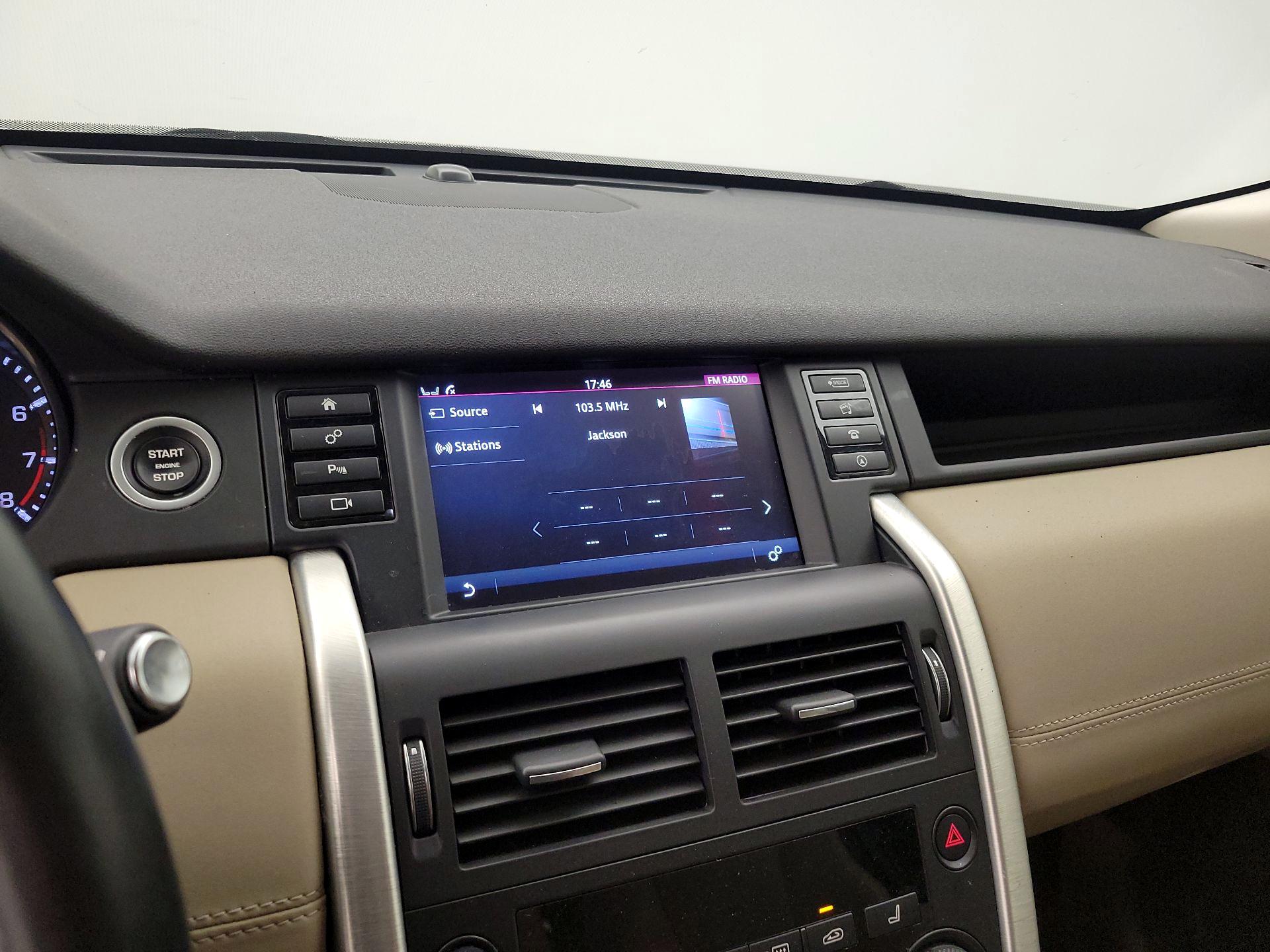 Thumbnail: 2016 Land Rover Discovery Sport - 15