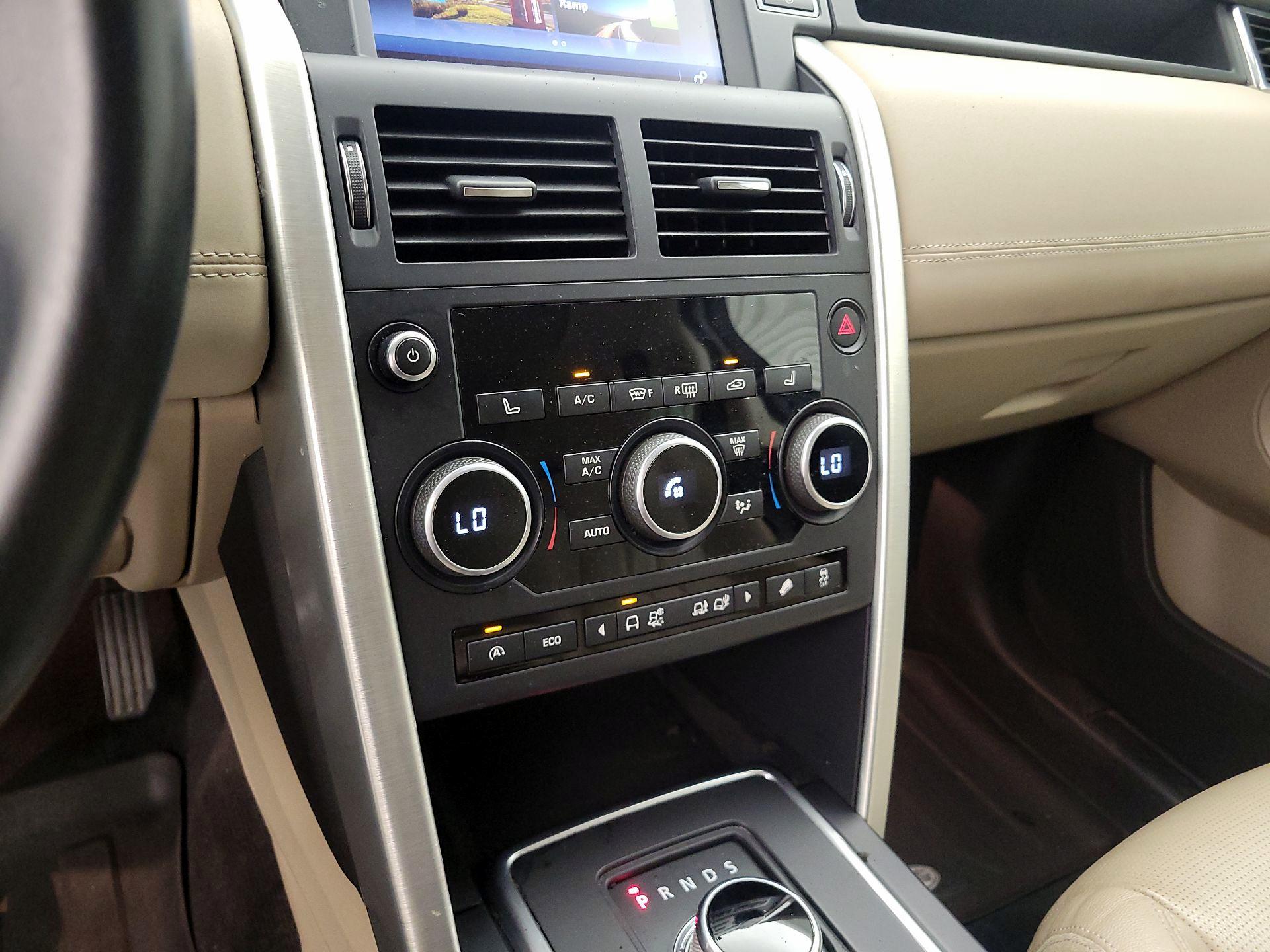 Thumbnail: 2016 Land Rover Discovery Sport - 16