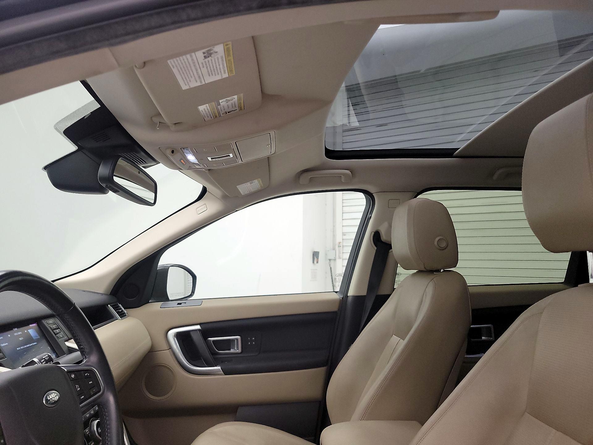 Thumbnail: 2016 Land Rover Discovery Sport - 19