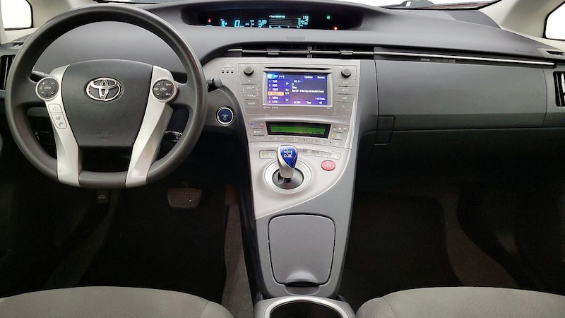 2015 Toyota Prius Three 9