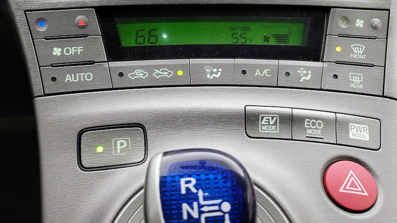 2015 Toyota Prius Three 16