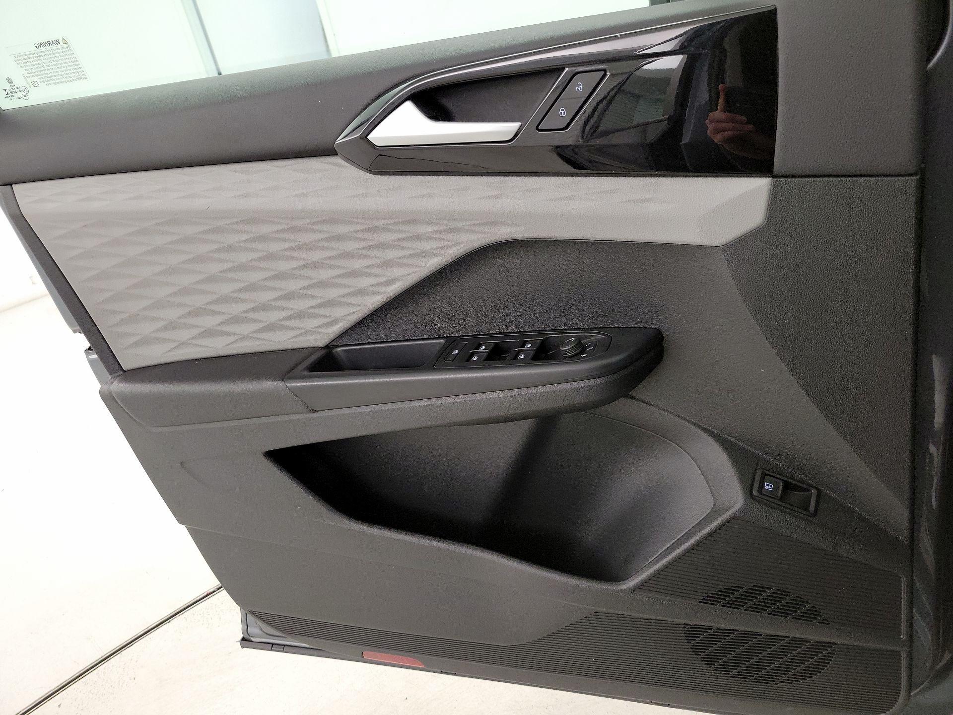 Thumbnail: 2022 Volkswagen Taos - 12