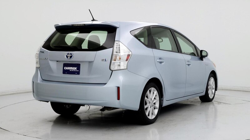 2013 Toyota Prius v Three 8