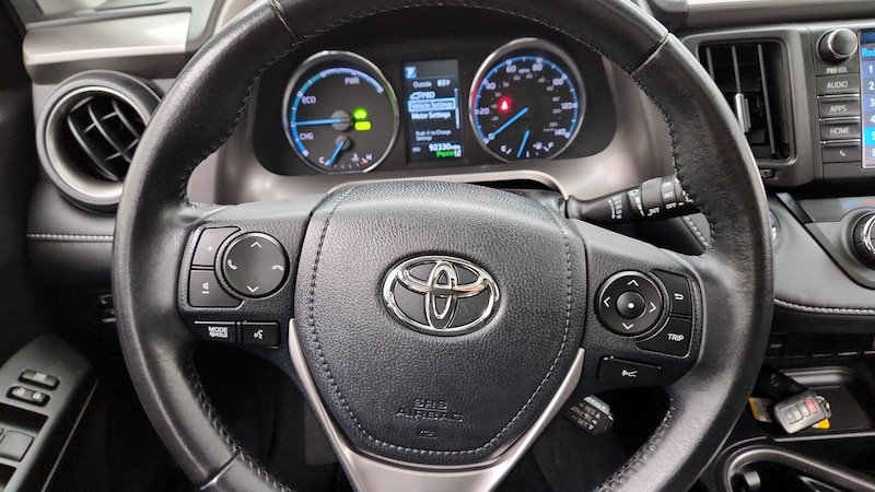 2016 Toyota RAV4 XLE 10