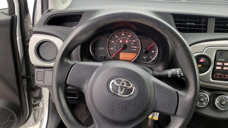 2014 Toyota Yaris L 10