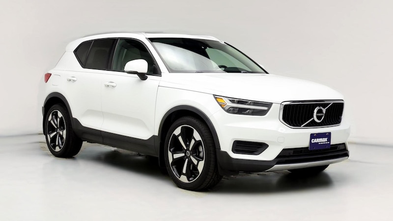 2019 Volvo XC40 T5 Momentum Hero Image