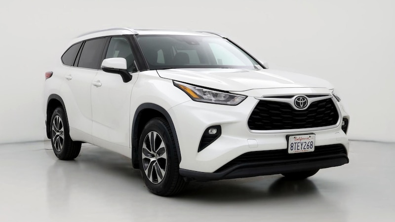 2020 Toyota Highlander XLE Hero Image