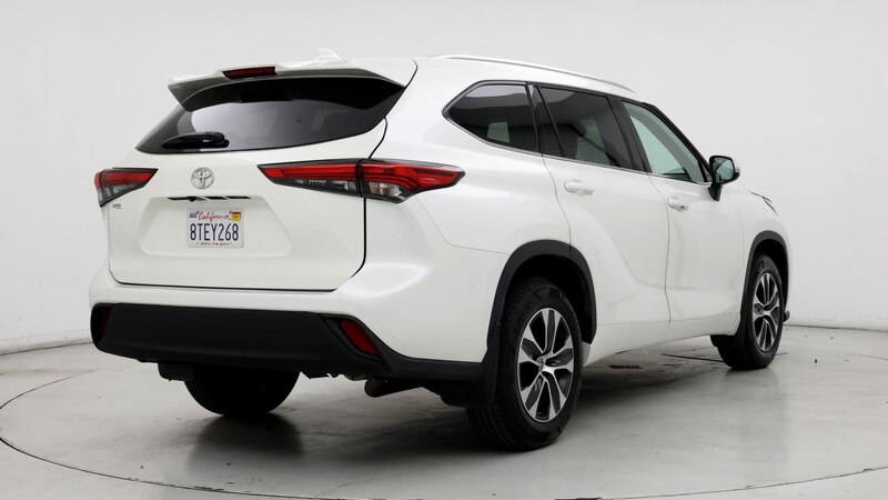 2020 Toyota Highlander XLE 8