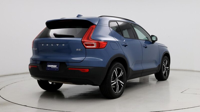 2024 Volvo XC40 B5 Core 8