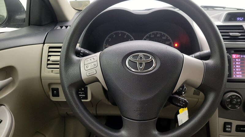 2013 Toyota Corolla LE 10