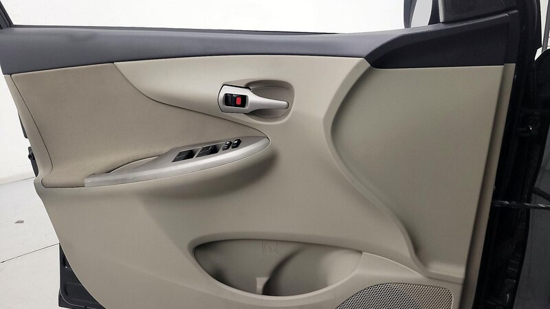 2013 Toyota Corolla LE 12
