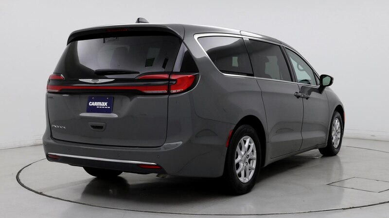 2023 Chrysler Pacifica Touring L 8