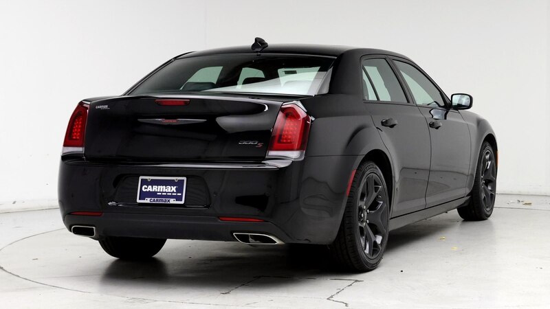 2022 Chrysler 300 S 8