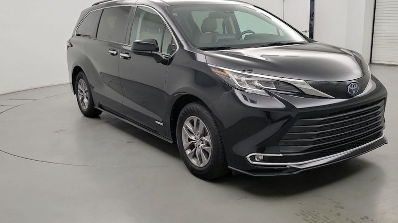 2021 Toyota Sienna XLE Hero Image