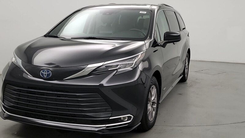 2021 Toyota Sienna XLE 3