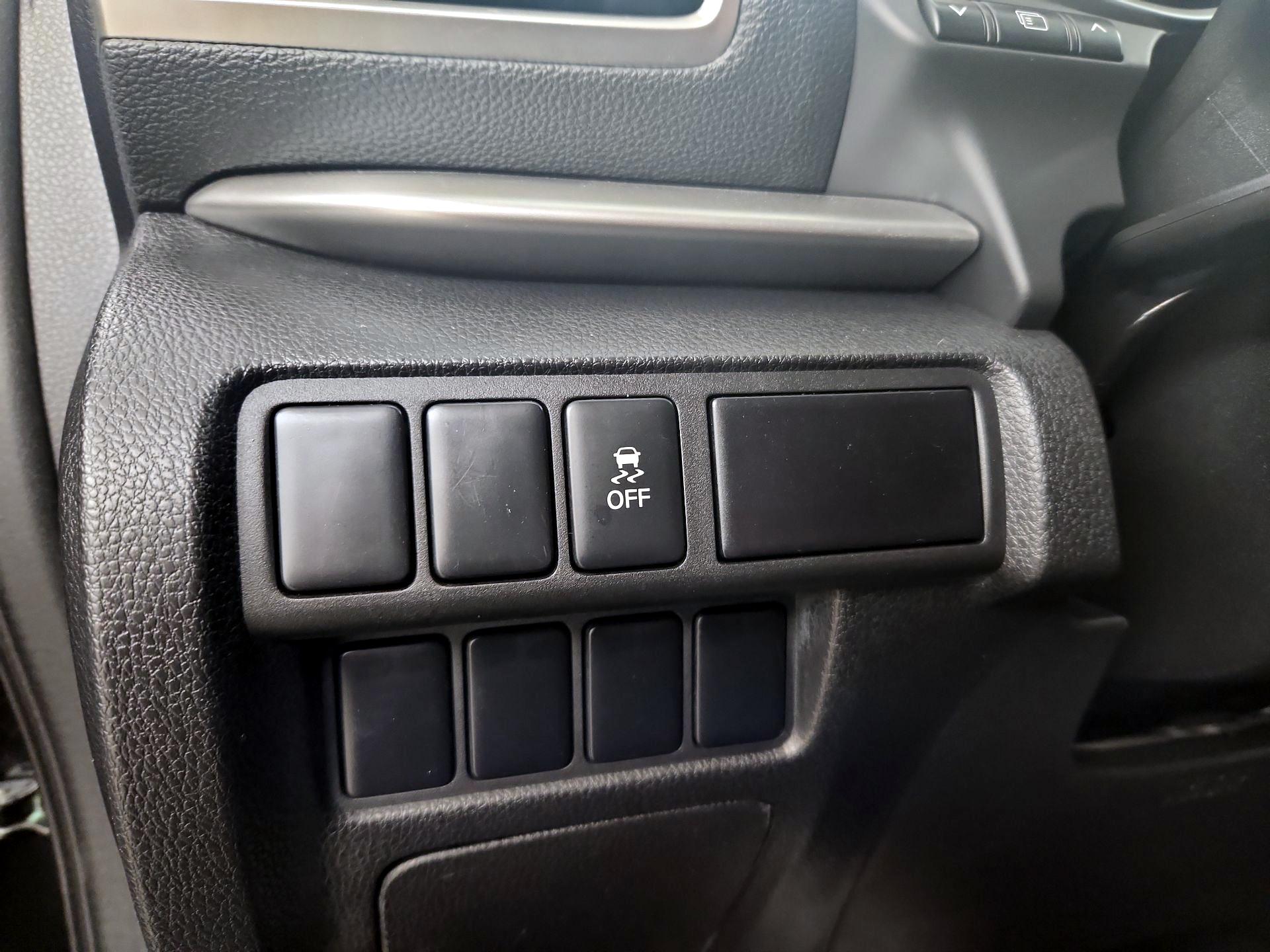 Thumbnail: 2018 Mitsubishi Eclipse Cross - 13