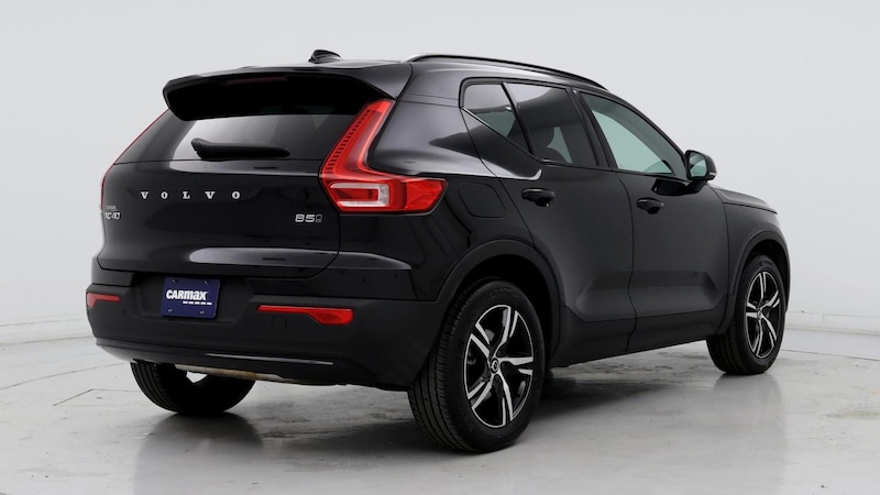 2024 Volvo XC40 B5 Core 8