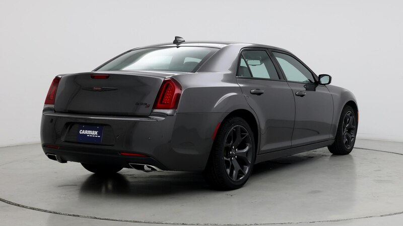 2022 Chrysler 300 S 8