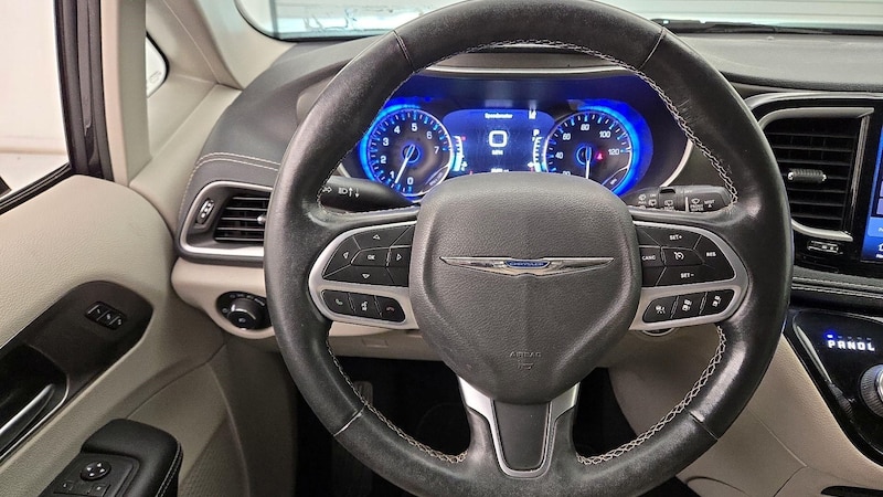 2021 Chrysler Pacifica Touring L 10