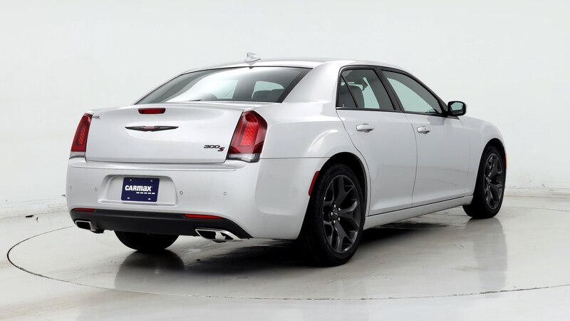 2023 Chrysler 300 S 8