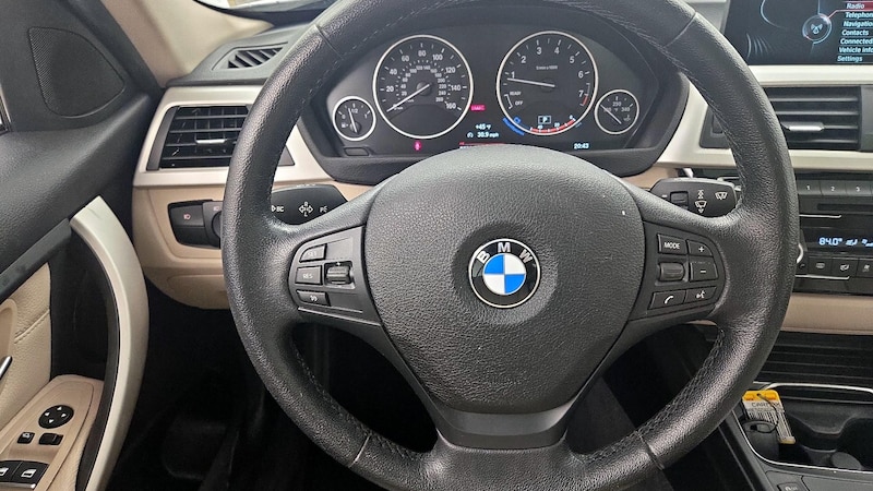 2016 BMW 3 Series 320i 10