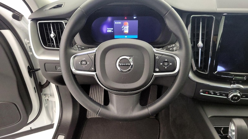 2023 Volvo XC60 B5 Core 10