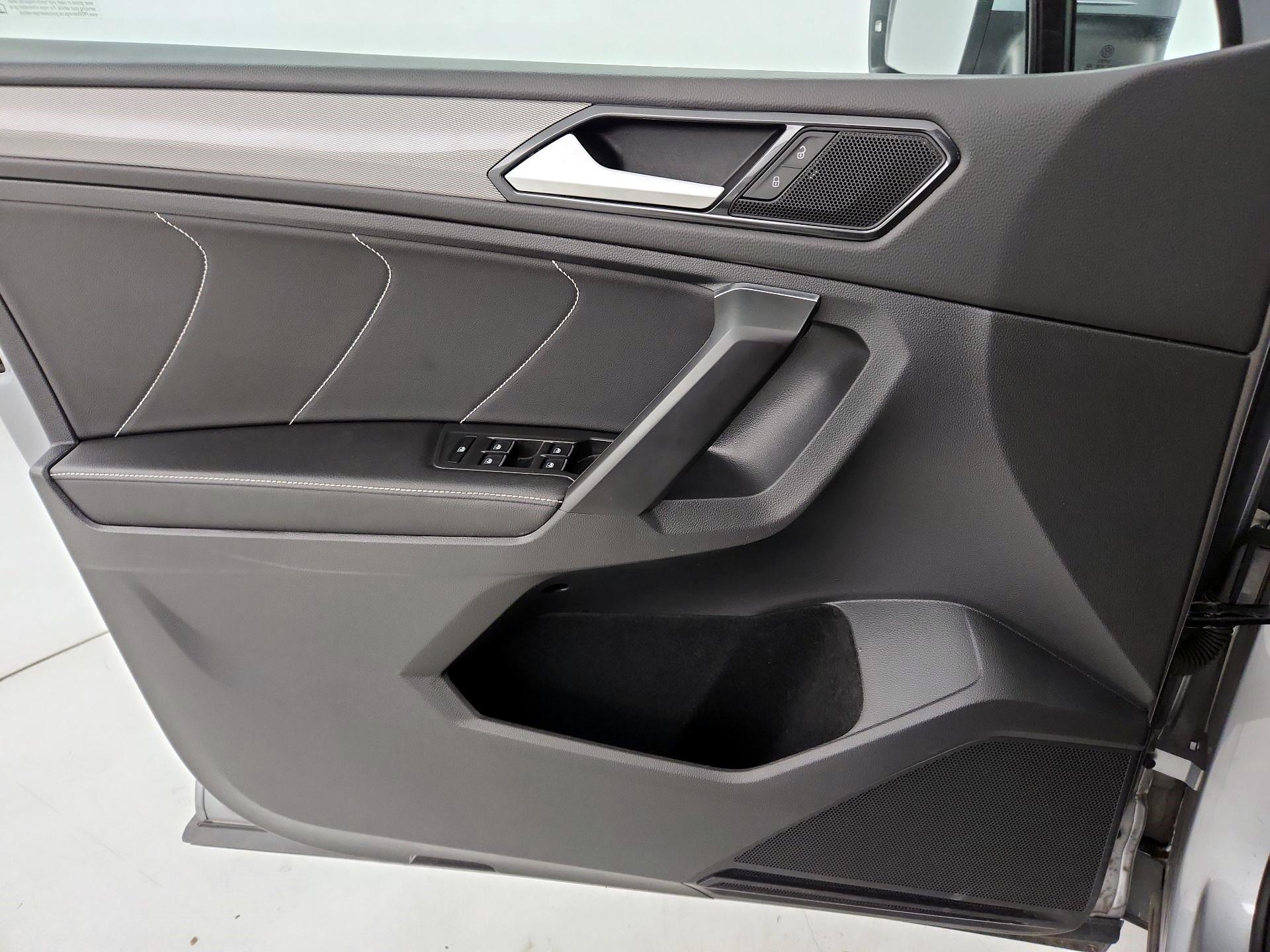 Thumbnail: 2022 Volkswagen Tiguan - 12