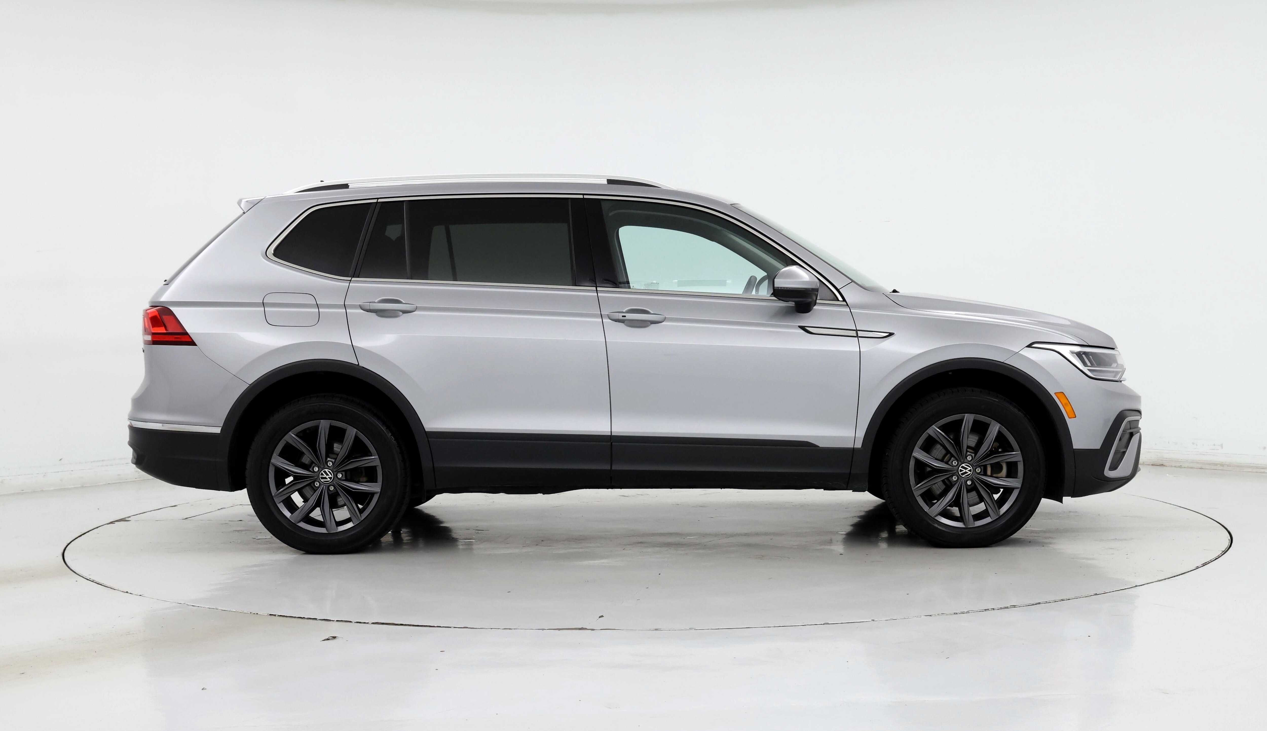 Thumbnail: 2022 Volkswagen Tiguan - 7
