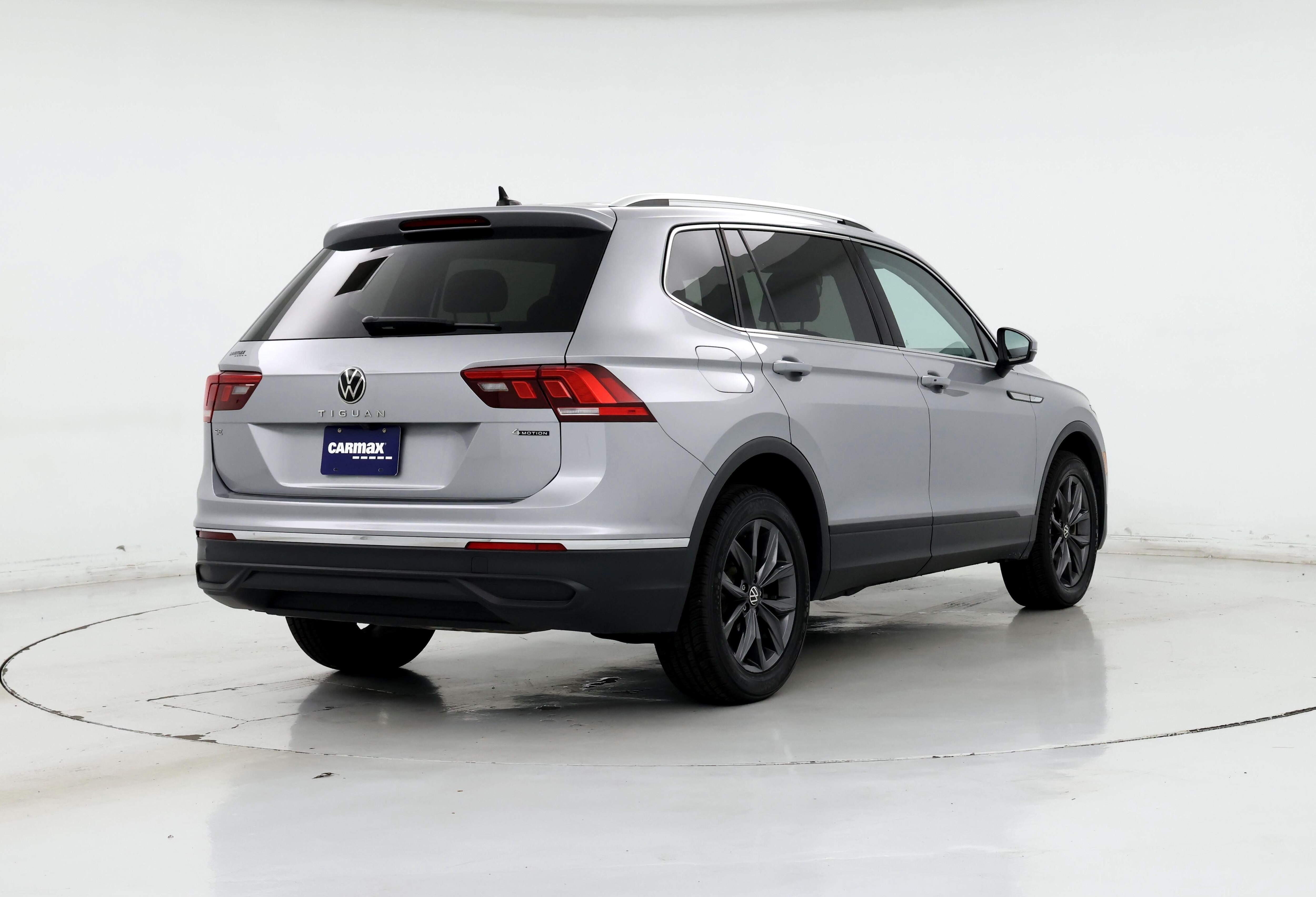 Thumbnail: 2022 Volkswagen Tiguan - 8
