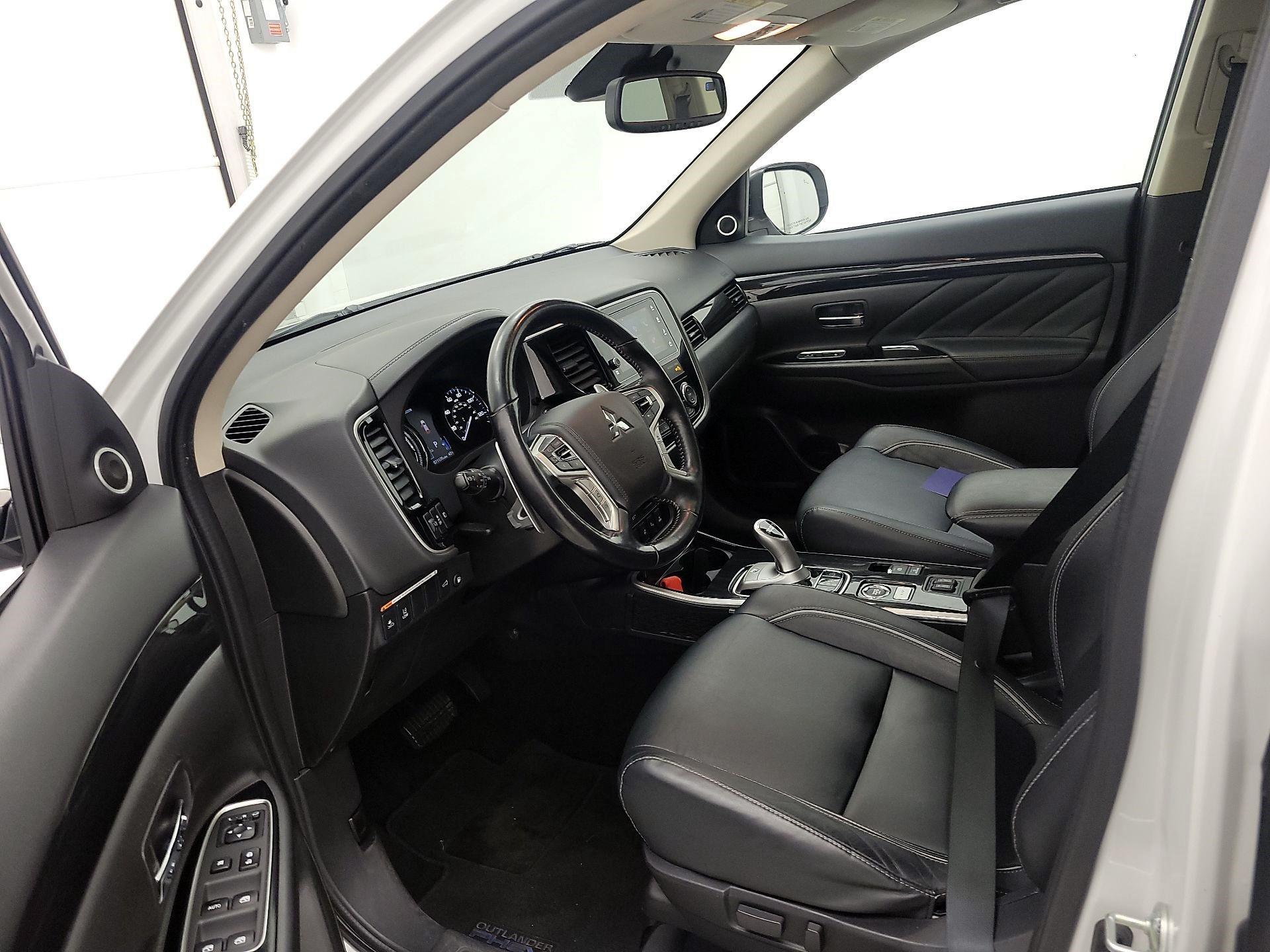 Thumbnail: 2018 Mitsubishi Outlander - 11