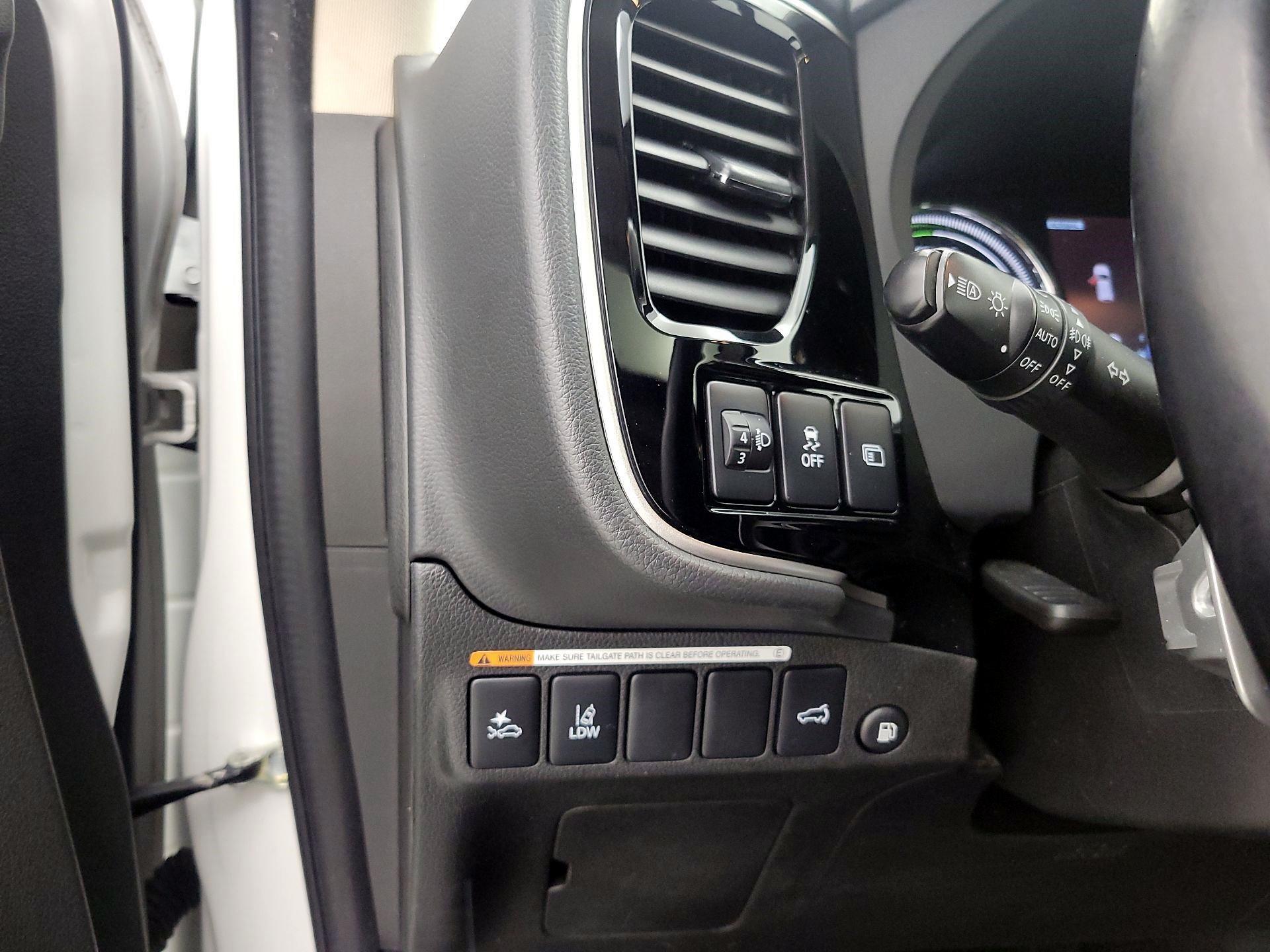 Thumbnail: 2018 Mitsubishi Outlander - 13