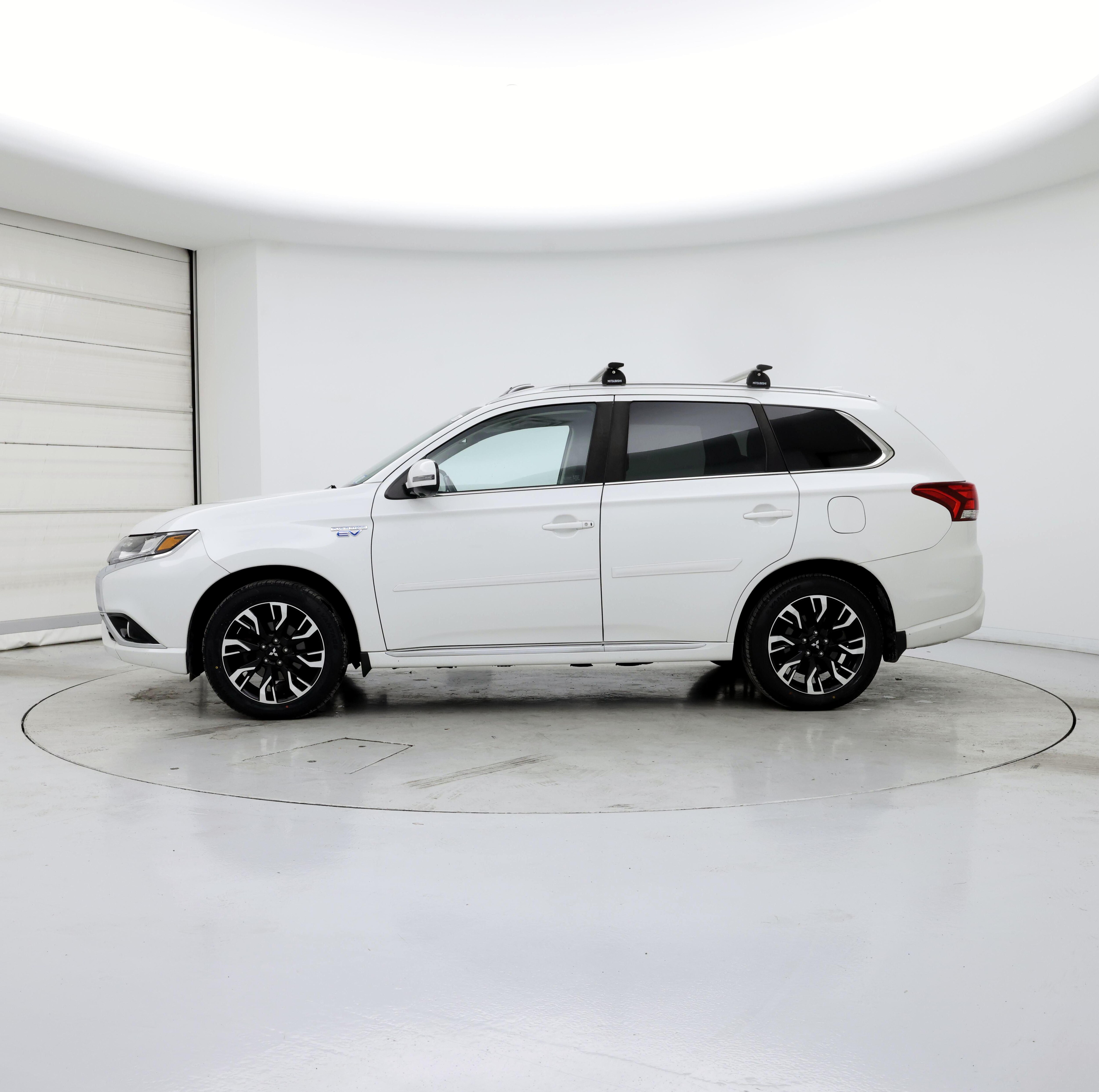 Thumbnail: 2018 Mitsubishi Outlander - 3