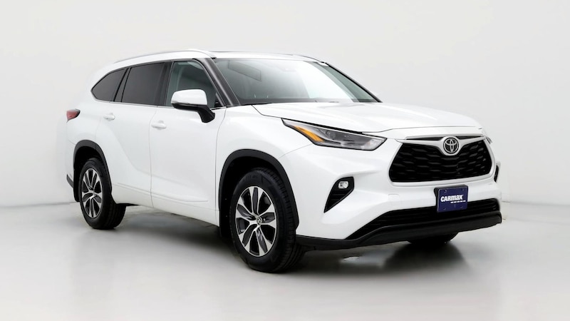 2022 Toyota Highlander XLE Hero Image