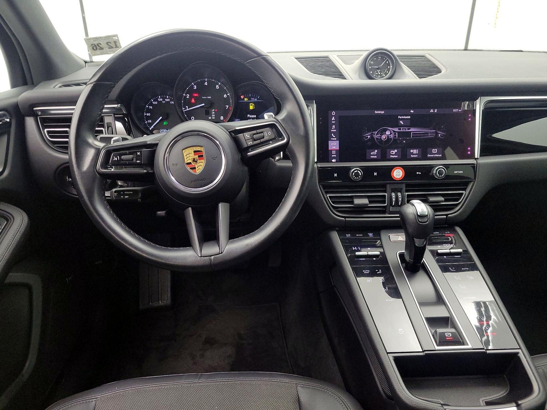 Thumbnail: 2022 Porsche Macan - 10
