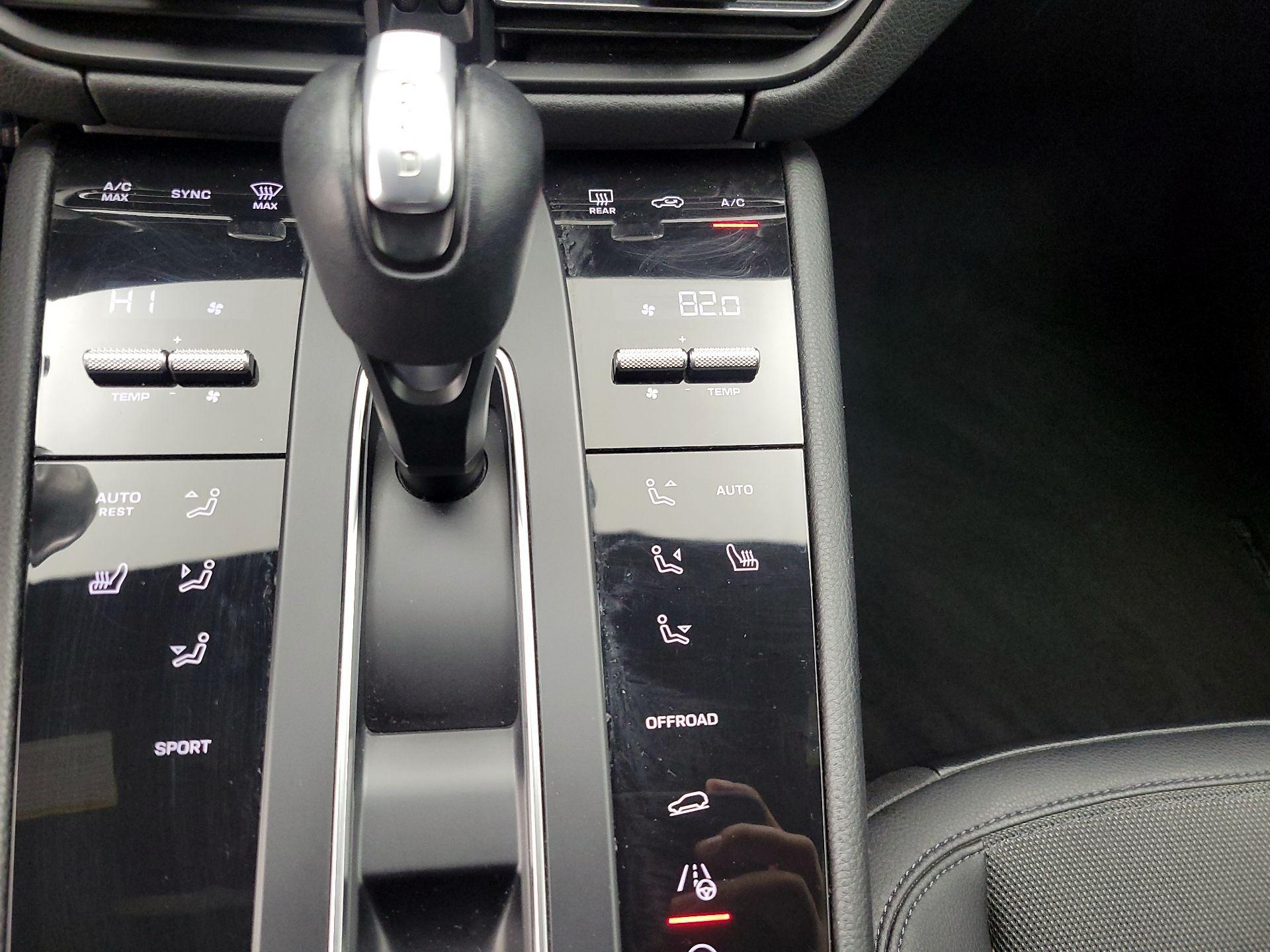 Thumbnail: 2022 Porsche Macan - 17