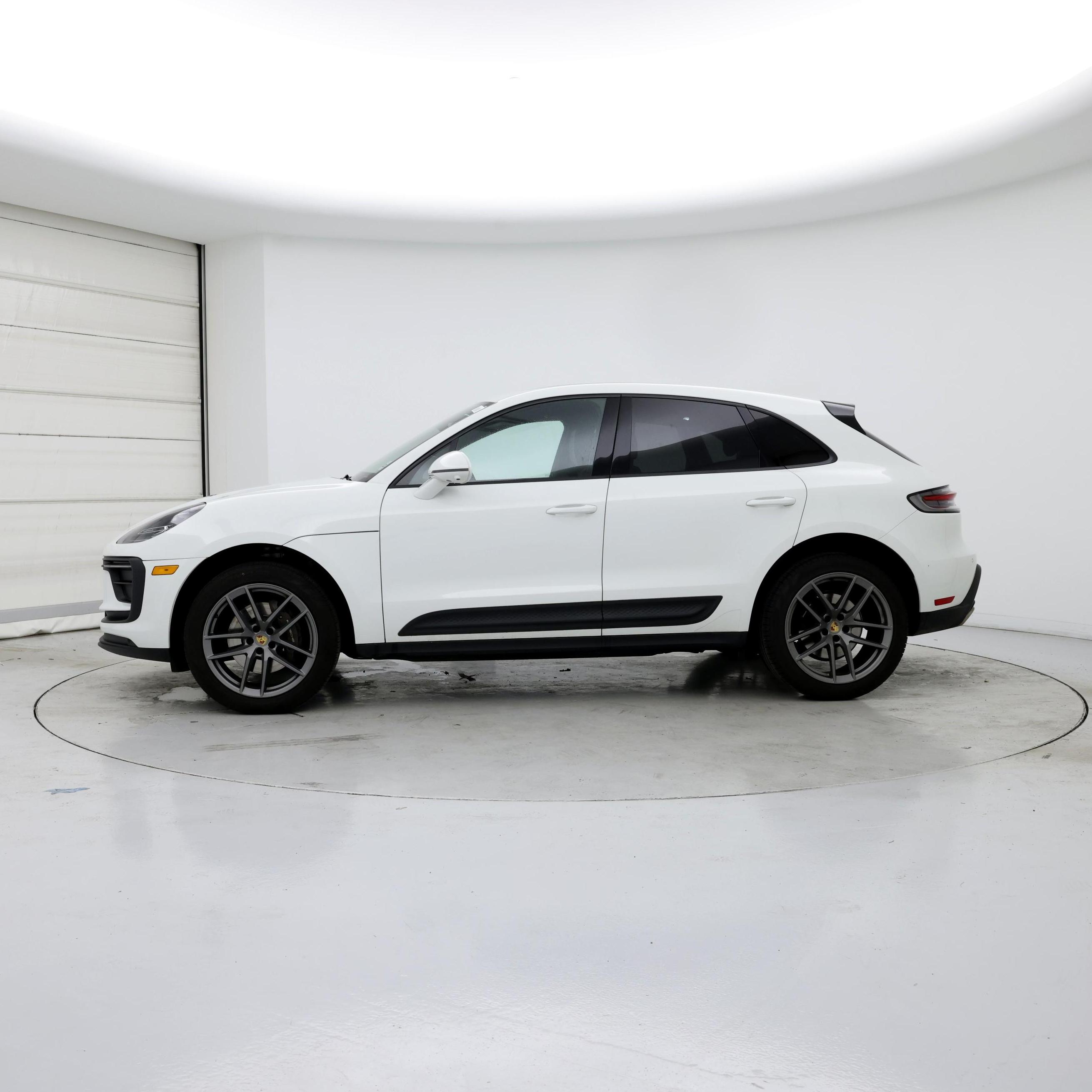 Thumbnail: 2022 Porsche Macan - 3