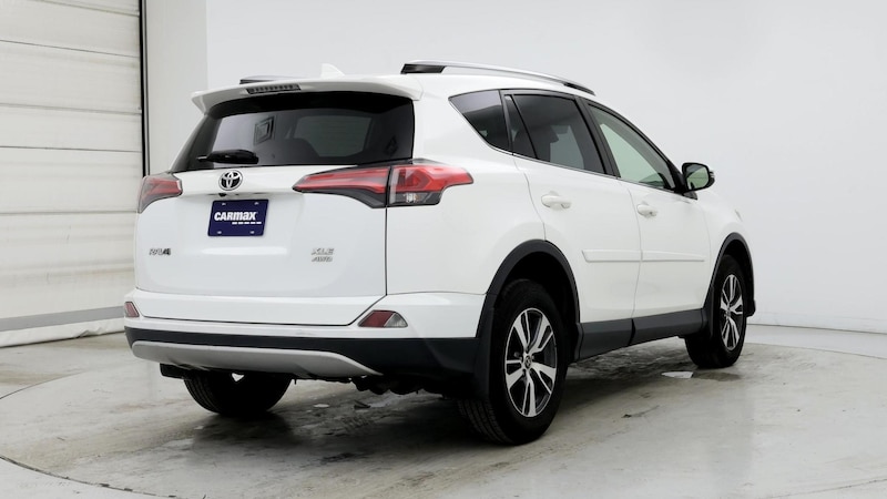 2018 Toyota RAV4 XLE 8