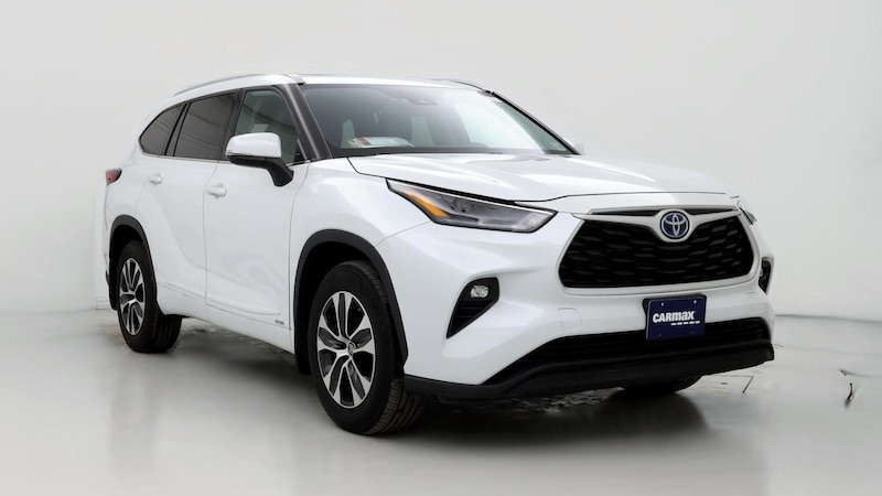 2022 Toyota Highlander XLE Hero Image