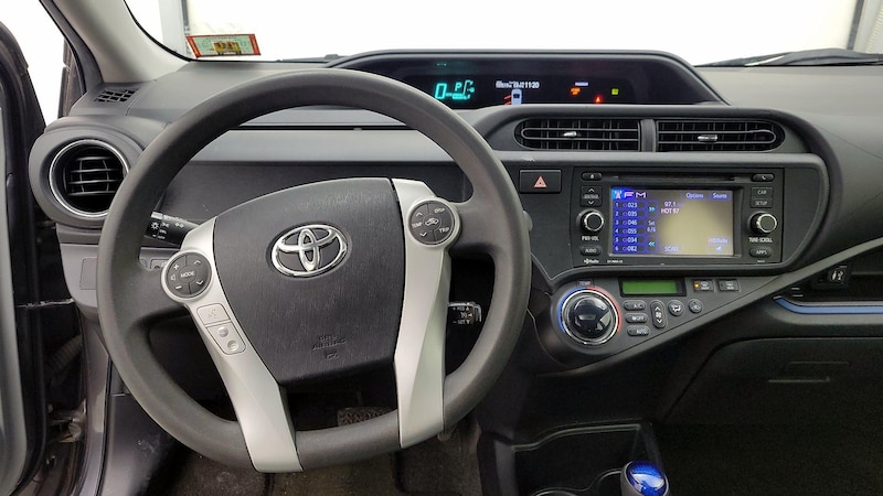 2013 Toyota Prius c Four 10